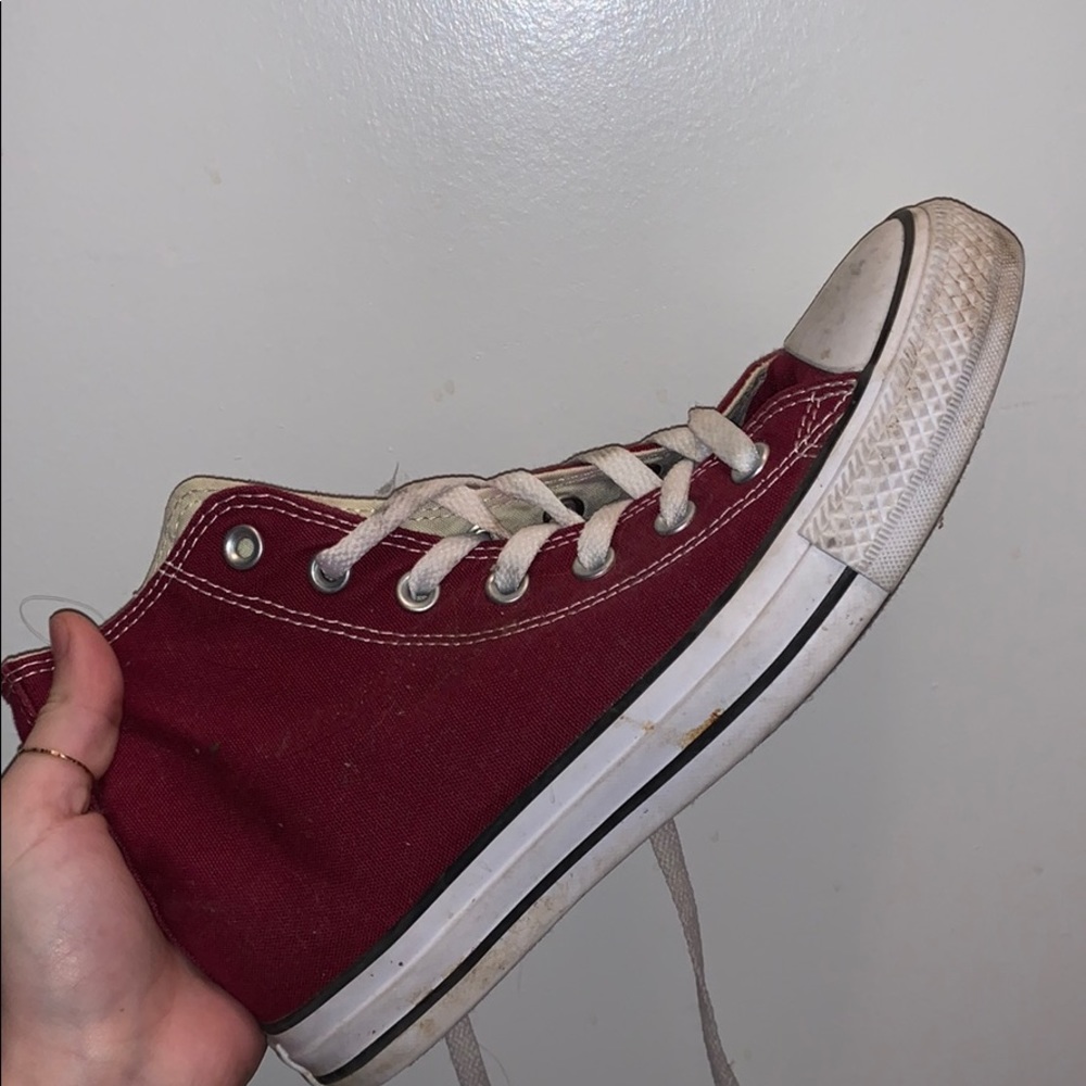 size 8 high top maroon converse